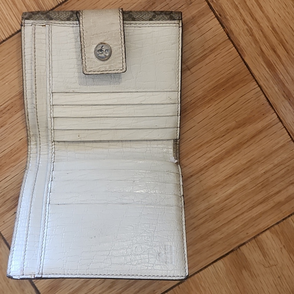 GUCCI BEIGE/EBONY COATED CANVAS GG PLUS CLASSIC FLAP FRENCH WALLET - Picture 5 of 9